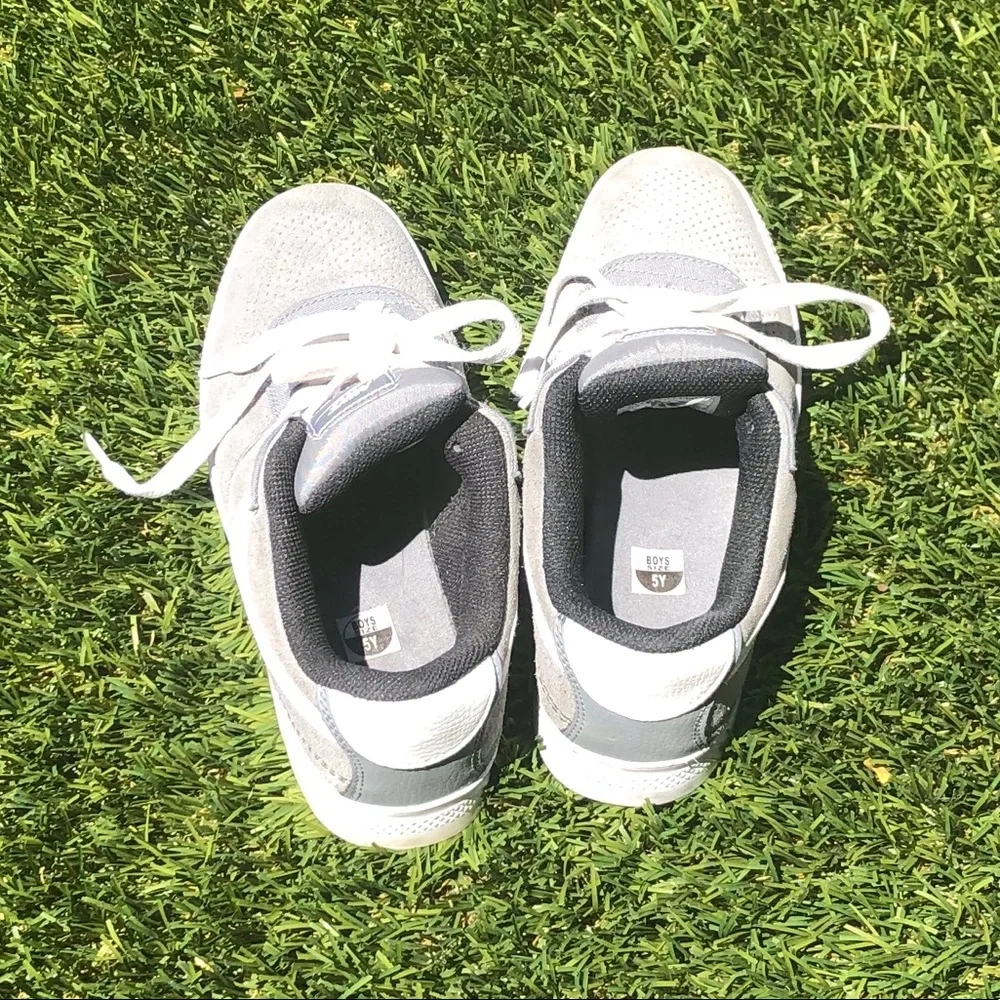 Nike sneakers in gray suede with white leather
